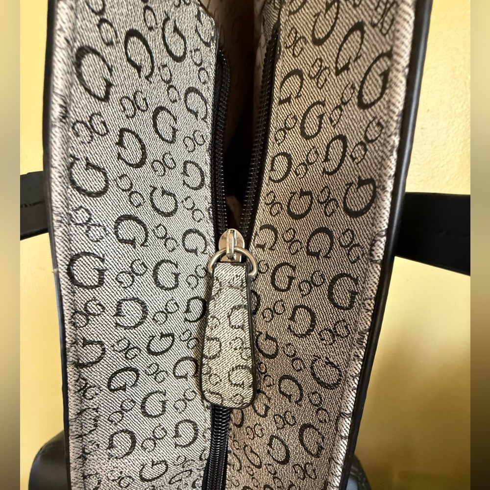 Guess Logo Tote Handbag - New without tags - Picture 12 of 14
